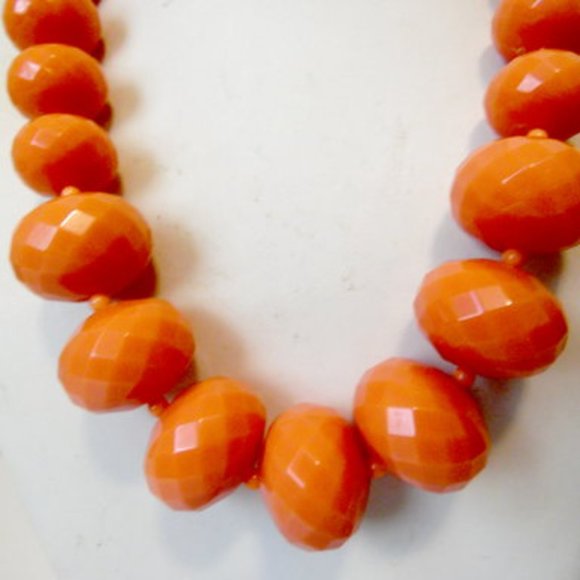 R. J. Graziano Coral Color Stone Necklace Size 16-1/2 Inch - Picture 7 of 8